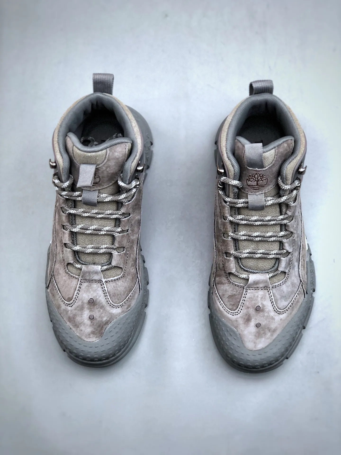 Local self-pickup💰560 Support store release New arrivals🚀Timberland Timberland outdoor mid-top casual Martin boots series Guangdong factory quality Original box original packaging The fabric is made of Italian 🇮🇹 top-grade frosted fine-grained cowhide with anti-odor and anti-corrosion genuine leather latex insoles to give you a perfect wearing experience High-quality and durable, a must-have for sportsmen Specially designed to handle handsomeness High-quality and first-class foot feel Size: 39 40 41 42 43 44 (leather shoe size)